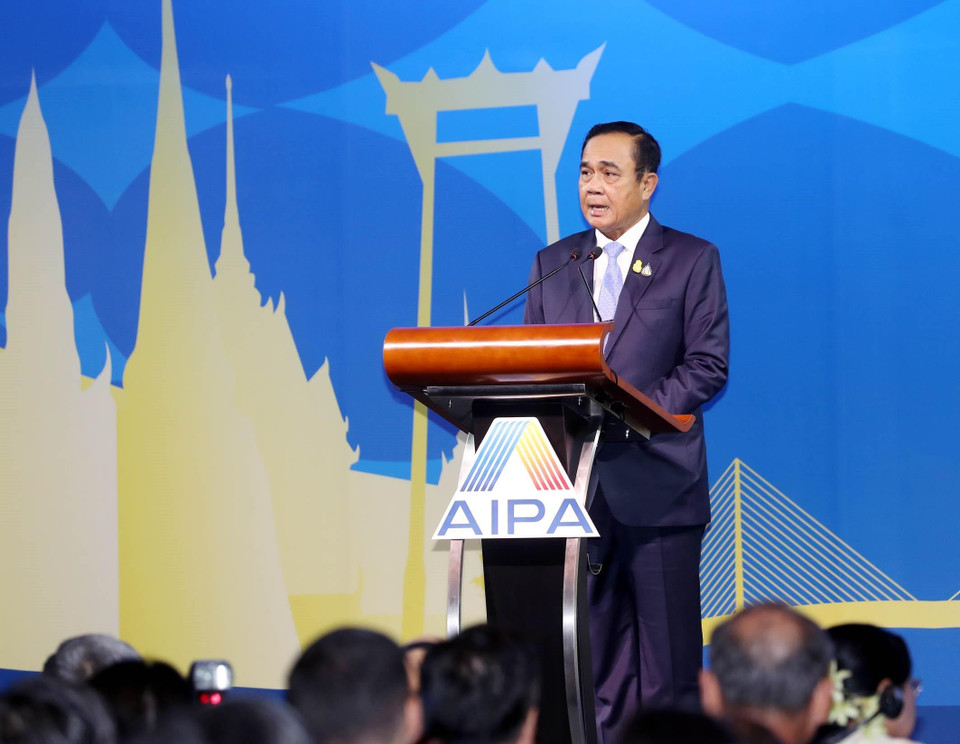 泰国总理巴育发表讲话。图自越通社