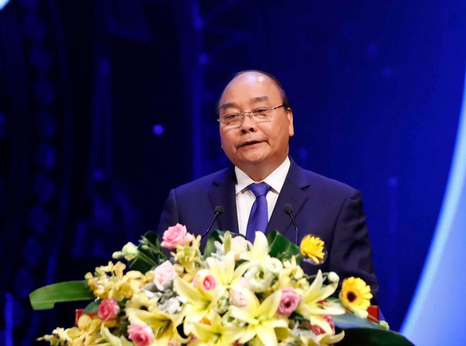 越南政府总理阮春福在颁奖仪式上发表讲话。越通社记者 统一 摄