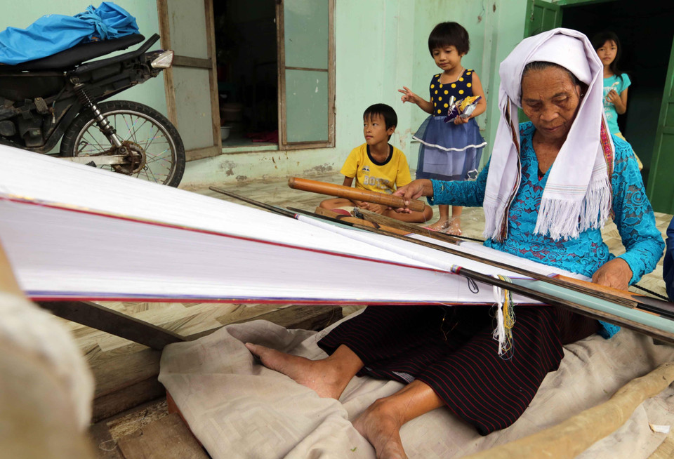 平顺省居民发展织布业，有利于提高收入和生活条件。图自越通社