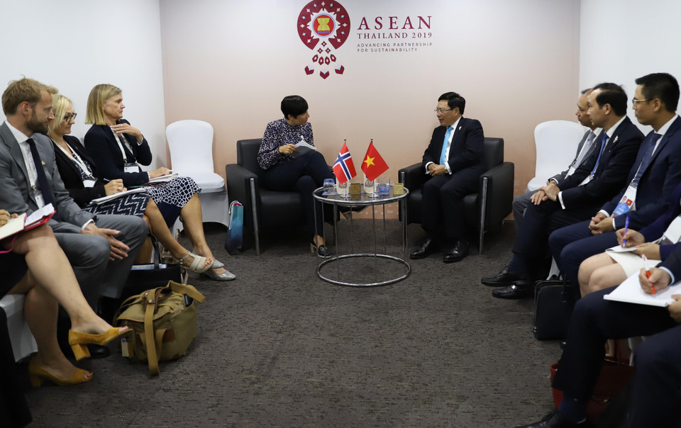 越南外长范平明会见挪威外交大臣瑟雷德曾。图自越通社