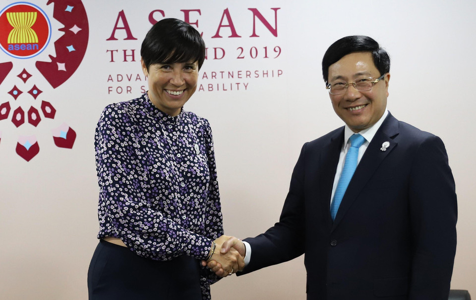 越南外长范平明会见挪威外交大臣瑟雷德曾。图自越通社