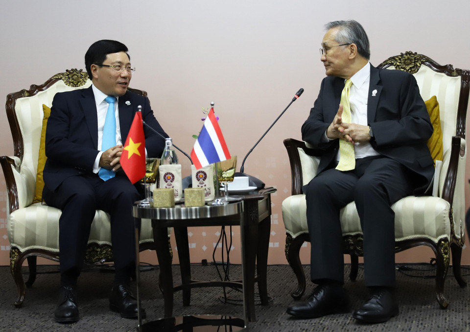 越南外长范平明拜会泰国外交部长敦•巴穆威奈。图自越通社