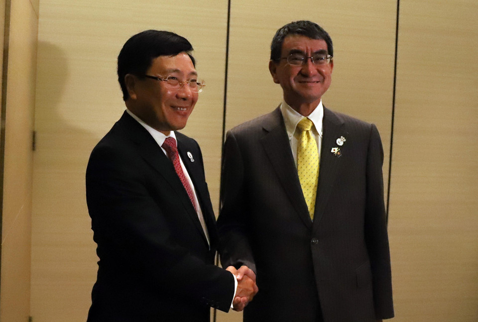 越南外长范平明会见日本外务大臣河野太郎。图自越通社