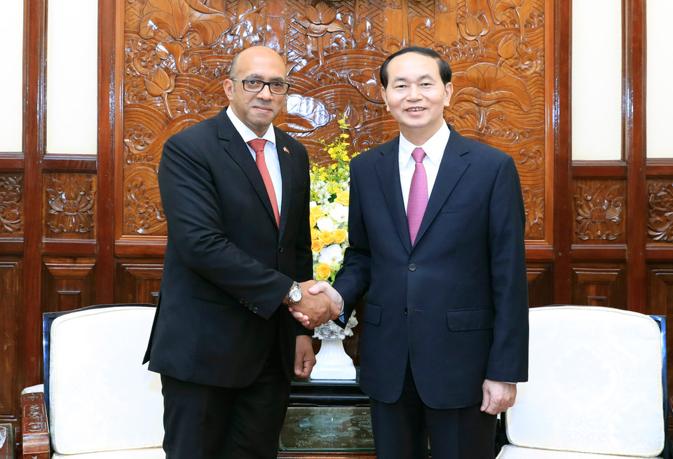 陈大光（右）会见迪亚兹。（图片来源：越通社）