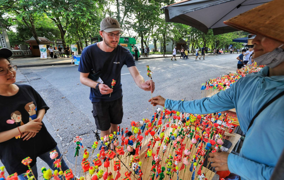 面塑——颇受国际游客喜爱的民间玩具。图自越通社/《越南信息报》