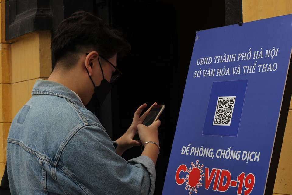 在新冠肺炎疫情仍存在爆发和传播危机的背景下，河内市旅游局要求各旅游景点、旅游企业等严格实施防疫规定，同时加大向游客宣传关于安全目的地的力度。河内市旅游部门将继续开展打造符合标准的目的地、旅行社、运输、住宿单位等，在实现疫情防控安全的同时，努力提升首都旅游形象。图自 Vietnam+