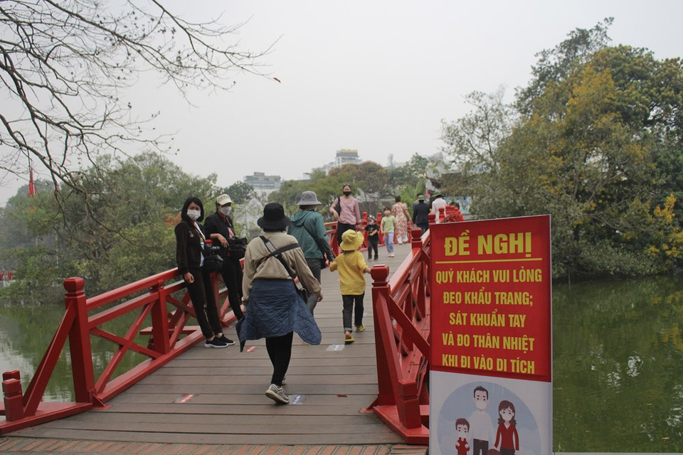 还剑郡被视为河内市中心，其蕴含着千年文化之地的灵魂，并有着特色的文化遗迹和独特文化。正因为如此，还剑郡是游客来到河内时不可错过的目的地。目前，还剑郡正在通过开发历史文化价值，保护传统价值，并促进创新来集中树立拥有别具特色的形象。图自 Vietnam+