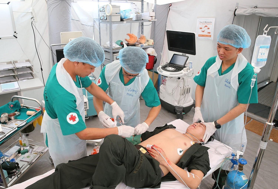 参与联合国维和行动的二号二级野战医院开展受害者急救演练活动。越通社发