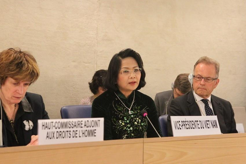 越南国家副主席邓氏玉盛2016年6月13日在联合国人权理事会第32次会议上发表讲话。越通社发