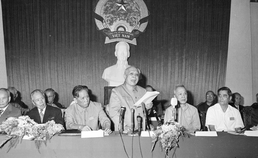 越南统一阵线大会于1977年1月31日至2月4日在胡志明市举行，将越南祖国阵线和越南南方解放民族阵线以及越南民族、民主、和平力量联盟统一为越南祖国阵线。孙德胜同志担任名誉主席、黄国越同志担任主席一职。越通社发