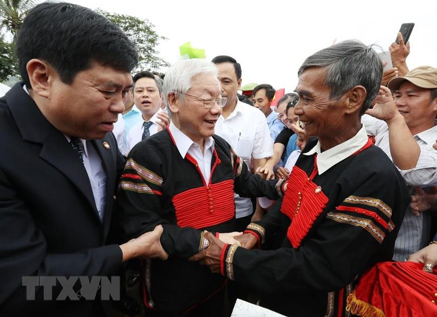 值此纪念越南祖国阵线传统日88周年之际，2018年11月11日，越共中央总书记、国家主席阮富仲出席得乐省克容亚那（Krong Ana）县杜尔克马尔（Dur Kmăl）乡各村寨的“全民大团结日”活动。越通社发