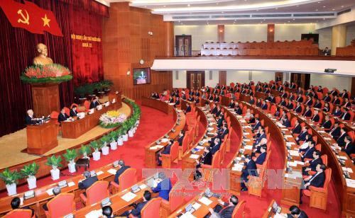  上午，中央委员会在会堂举行会议，就《跨太平洋伙伴关系协议》（ TPP ）谈判及签订的主张进行讨论。（图片来源：越通社）