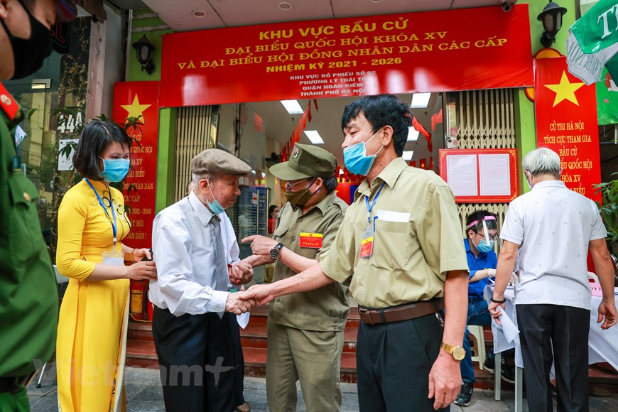 范文哥将信心和希望寄托在年轻一代身上，他认为年轻一代将是国家未来的主人翁，有责任选出才德兼备的人，进而推动国家前进。范文哥先生相信，今日的年轻人有很强的韧性，他们热爱祖国并愿为国家发展贡献力量。他说：“让我们按照越南共产党的十三大决议，参与到建国卫国事业中来，把祖国建设的更富强。” 图自Vietnam+