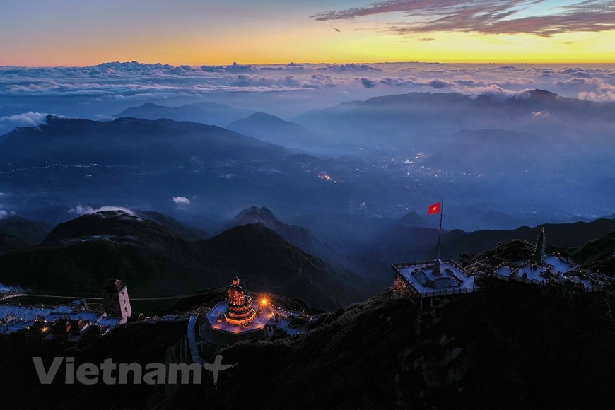 在越南，尤其是西北山区，有很多美丽的猎云之地，但能够给我们带来最彻底的生命享受的还是番西邦峰的猎云之旅。越南测量、地图与地理信息局2019年6月26日在河内市举行的新闻发布会上公布越南番西邦最高峰海拔3147.3米，比于1909年法国人所测量番西邦峰最高峰海拔3143米高4多米。图自Vietnam+