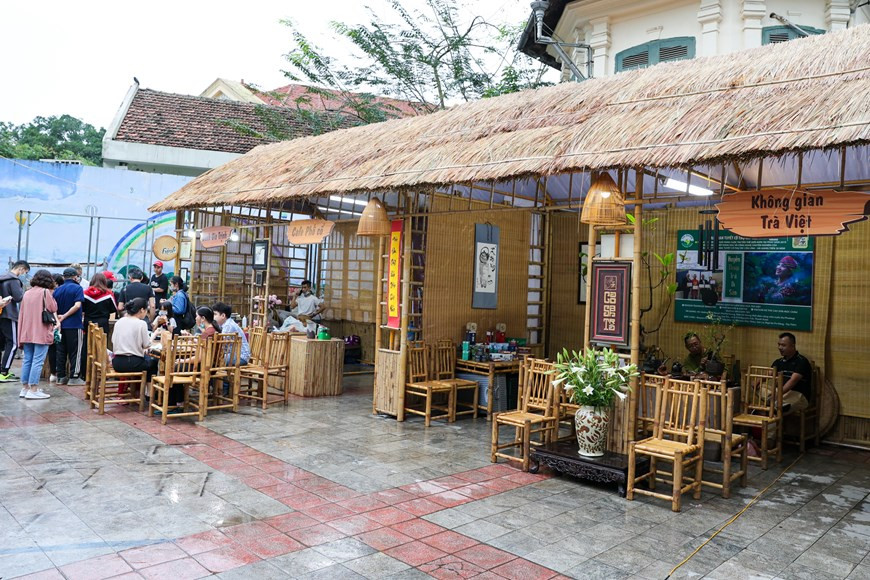 2021年河内旅游与饮食文化节该活动由河内市人民委员会举办，旨在刺激旅游市场并吸引更多的游客前往首都河内，力争成为吸引全国各省市及首都民众的响应和参与的一项权威的旅游推介活动，以及成为促进河内市与其他地方之间的文化、美食和旅游对接的桥梁。图自Vietnam+