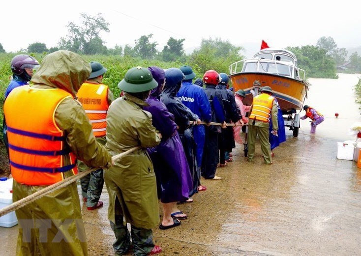 将快艇运送到重点地区。图自越通社
