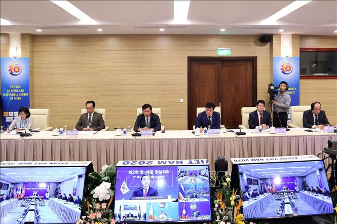 在越南会场出席会议的代表们。图自越通社