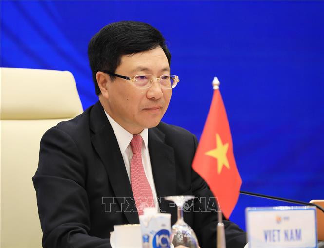 越南政府副总理兼外长、2020年东盟国家委员会主席范平明主持东盟外长会议。图自越通社记者 林庆