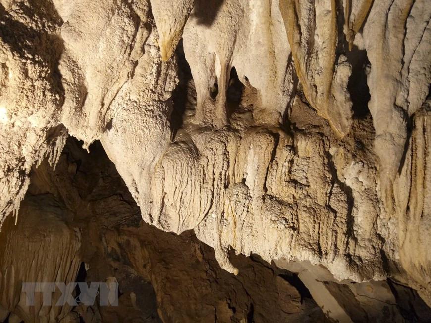 千形万状的钟乳石。越通社记者春思 摄