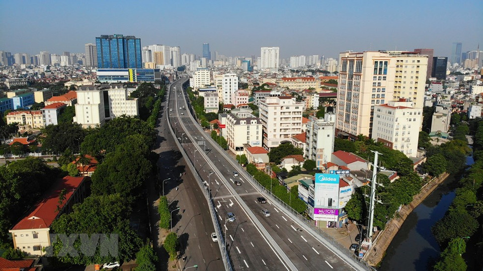望十字路口—楚四字路口路段2号高架环路全景。越通社记者 名岚 摄