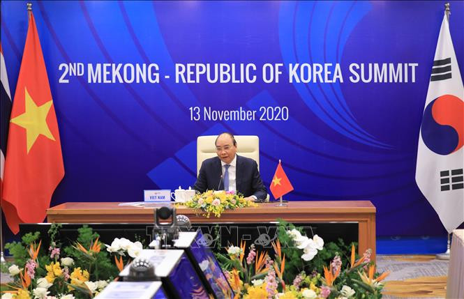 越南政府总理、2020年东盟主席阮春福在会上致开幕词。图自越通社