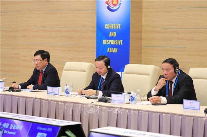 越南政府副总理兼外长范平明、自然资源与环境部部长陈红河、文化体育与旅游部副部长阮文雄一同出席第二届湄公河流域国家-韩国峰会。图自越通社