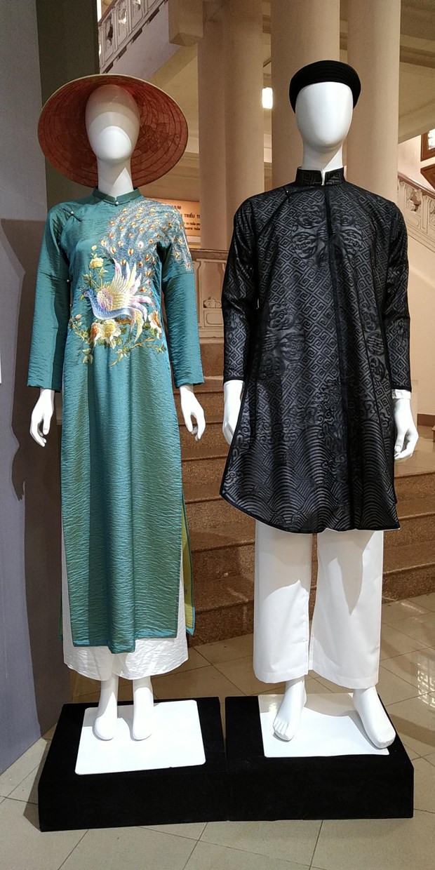 在新冠肺炎疫情仍复杂难料的背景下，东盟10个成员国仍积极将自己的传统服饰寄送到越南参加该展会。其充分表明东盟各国对由越南主办的各项文化活动的高度关注，同时体现东盟各国的文化交叉有助于增强各国之间的团结精神、为各国应对种种困难注入精神力量。图自 Vietnam+