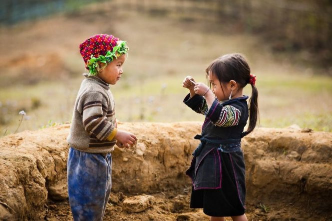 越南山区的小孩。