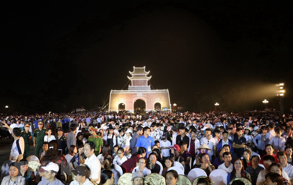 祭天仪式吸引数千名游客参加。越通社记者 宁德芳 摄