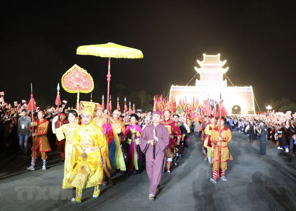 祭天仪式吸引数千名游客参加。越通社记者 宁德芳 摄