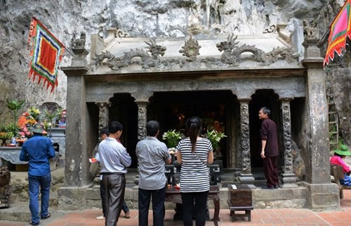 经过175个石台阶后，在游客眼前就是陈祠。（图片来源：人民军队报）