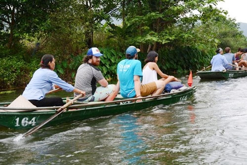 外国游客将长安名胜群列入探索越南之旅的目的地。（图片来源：人民军队报）