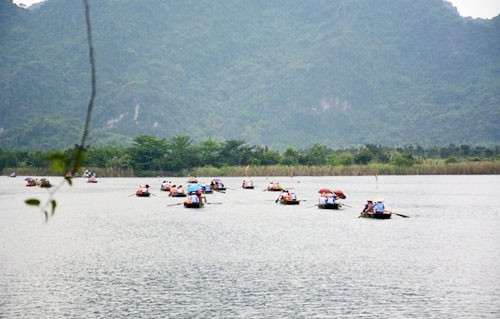 在长安名胜群体，山与水的完美依恋，原始的景观对游客产生无穷的魅力。（图片来源：人民军队报）