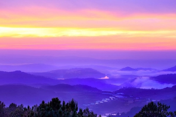 彩虹渲染着大叻傍晚。（图片来源：越南快讯网）