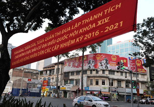 各街头小巷都挂满了宣传海报。（图片来源：人民报）​ 