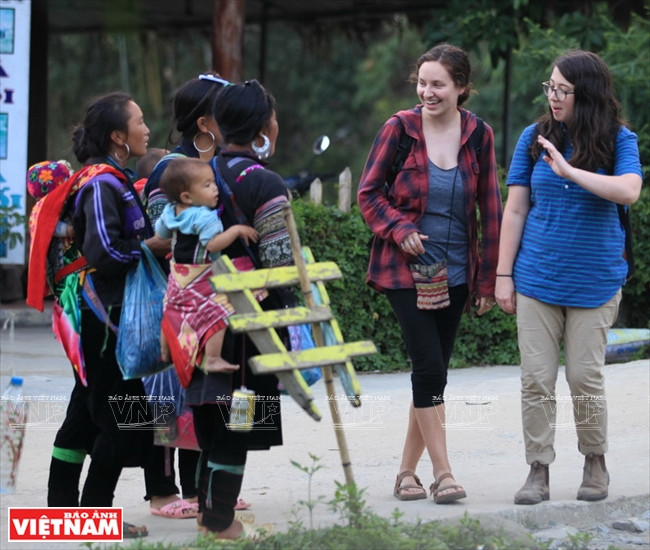 黄连山吸引了许多国际游客。图自《越南画报》