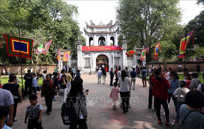 文庙国子监吸引众多游客。图自越通社