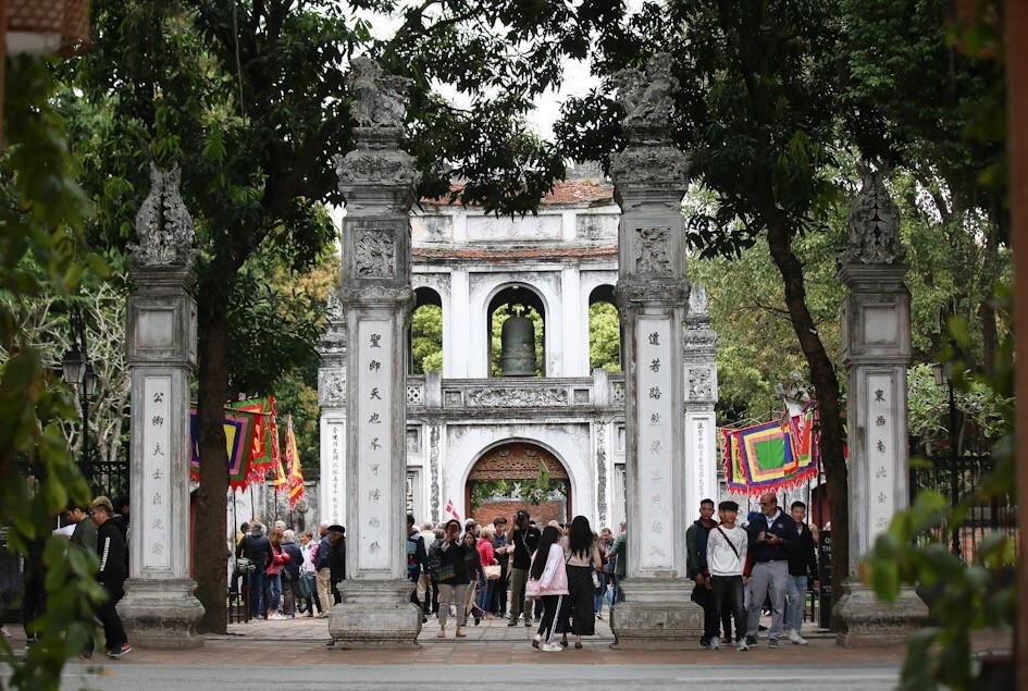 河内市文庙国子监吸引众多国际游客前来观光。图自越通社