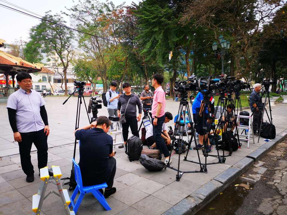 诸多国际记者提前赴河内，为报道美朝领导人会晤做准备。图自越通社