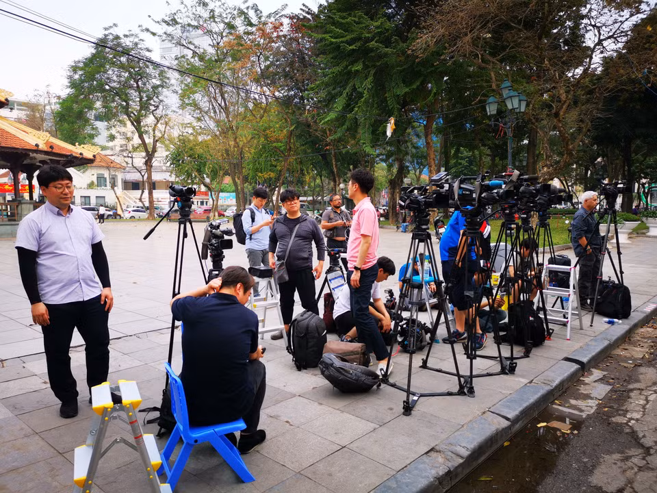 诸多国际记者提前赴河内，为报道美朝领导人会晤做准备。图自越通社