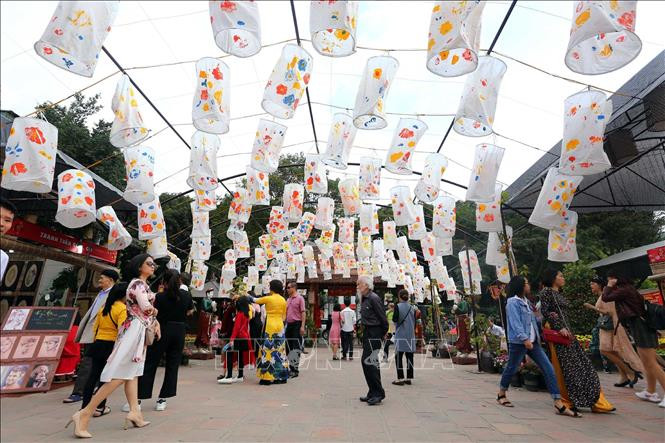 文庙国子监吸引了众多游客。图自越通社