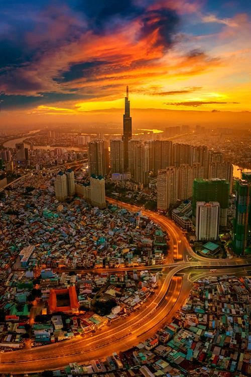 胡志明市江山东的《城市黎明》荣获二等奖。