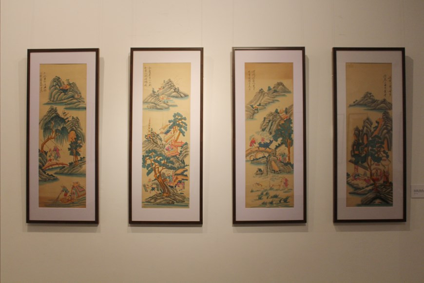 行鼓画的题材内容丰富多样，但主要仍是祭祀画、春节画和四屏画等为主。此次“四屏民间画集锦中的春色”画展共展出20部画，主题设计四季、四民、八仙、漫画、历史画等，都是从美术博物馆保留的四屏画集锦中选择出来的。这些作品色彩鲜艳并蕴含着生活深刻意义。图为中国的《金云翘传》作品。图自：Vietnam+