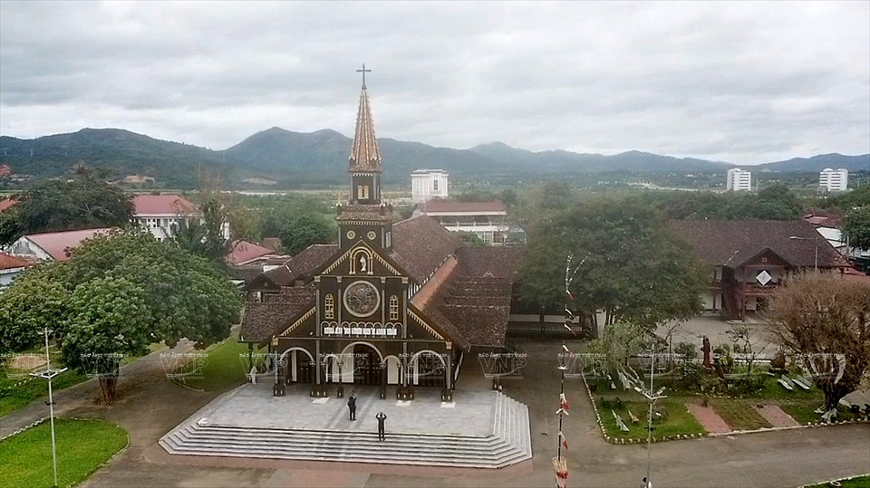 从高处俯瞰教堂的全景。图自 越通社