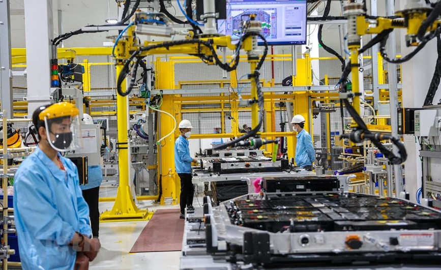 VinFast电池生产流程80% 都是自动化的。图自越通社/Vietnam+