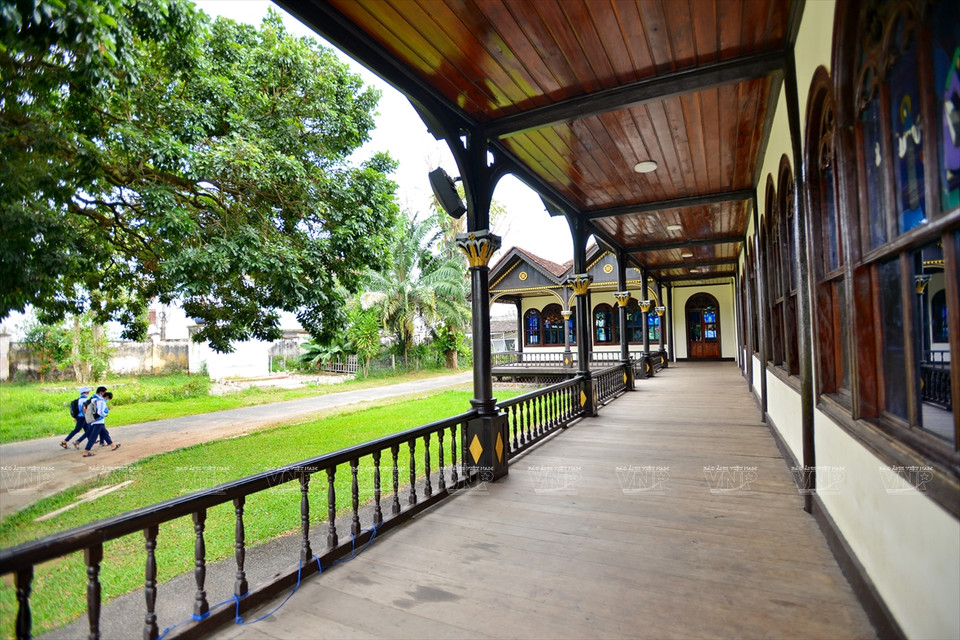 教堂宽敞的走廊。图自 越通社