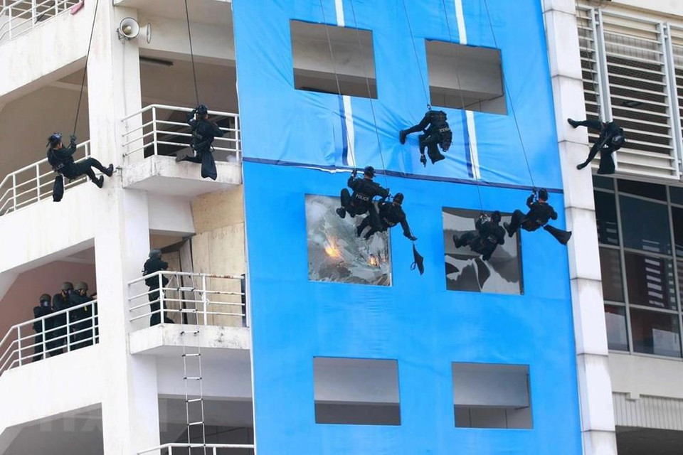 河内市机动警察战士排练武术。越通社记者 尹晋 摄