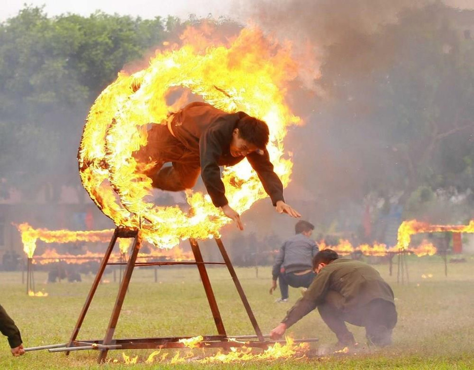 东北部机动警察力量排练武术，随时满足各项任务要求。越通社记者 光海 摄