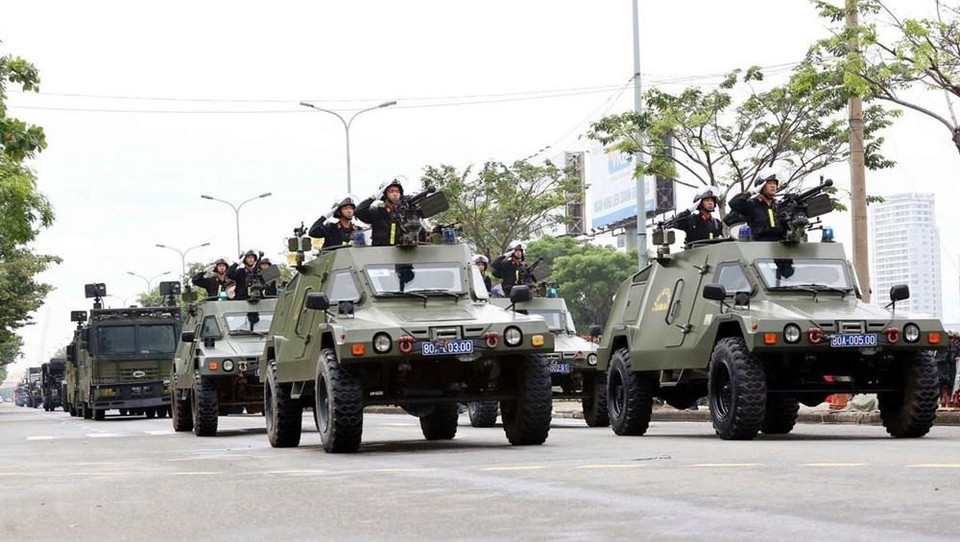 2017年亚太经合组织工商领导人峰会周护卫方案演习活动。越通社记者 陈黎林 摄