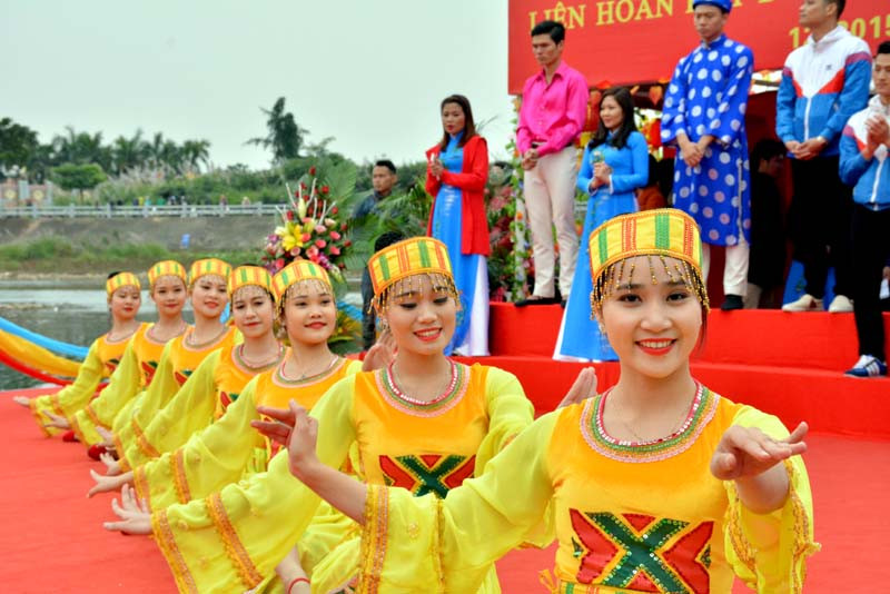 各精彩歌舞节目已给两国人民留下深刻的印象，让两国人民更加了解彼此国家文化和风俗习惯，有助于深化越中两国友谊。（图片来源：mongcai.gov.vn）